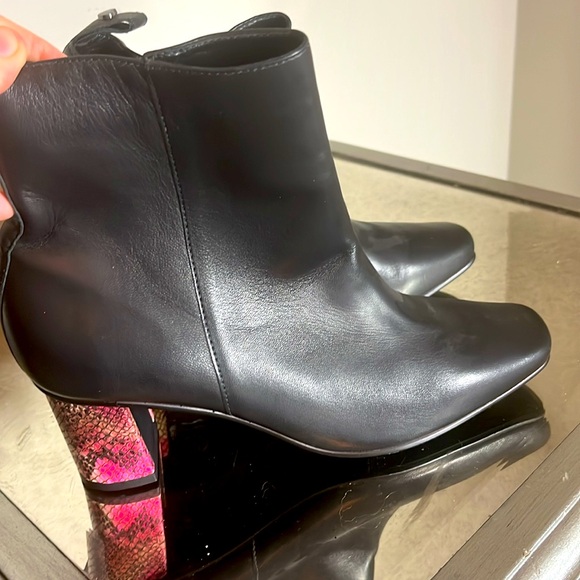 Black Boots - Picture 3 of 3